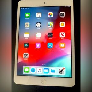 Apple iPad White Front with Home Button